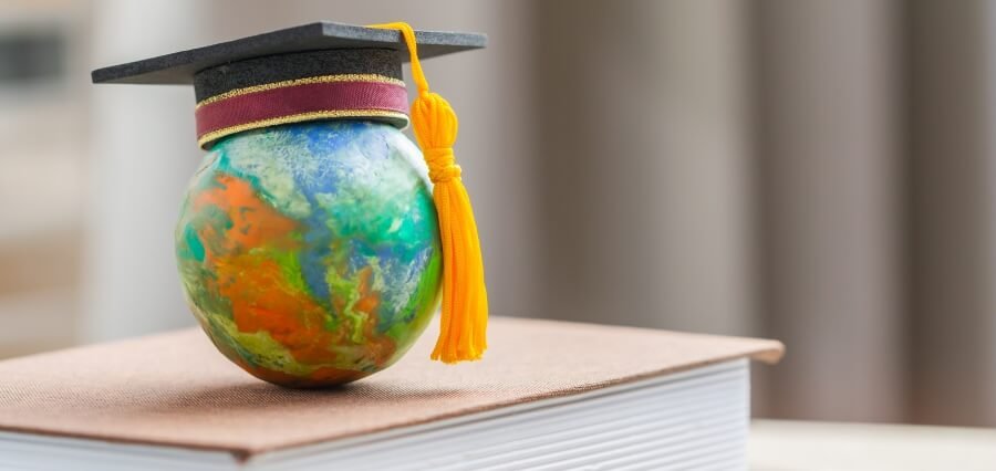 Read more about the article U.S. Revokes F-1 Visas: International Students Asked to Self-Deport